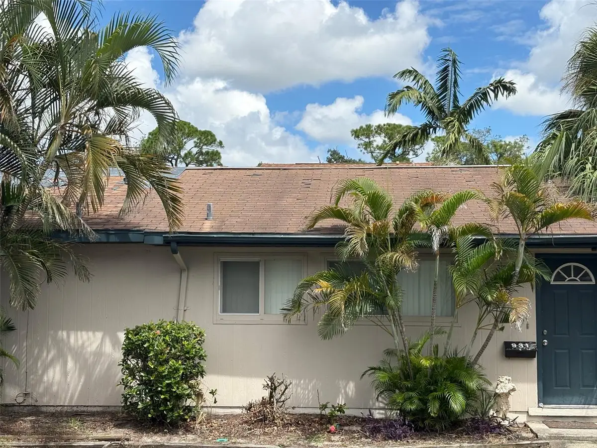 927 Byron Lane #13-B, Sarasota, FL 34243 - Image #1