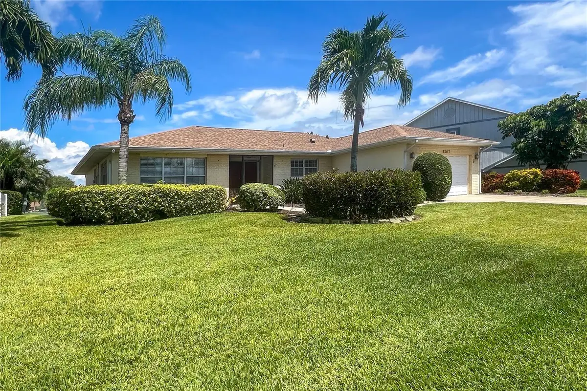 5207 88th Street W, Bradenton, FL 34210 - Image #1
