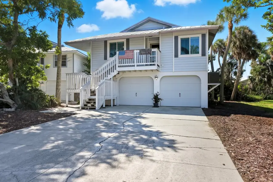 221 Island Circle, Sarasota, FL 34242 - Image #3