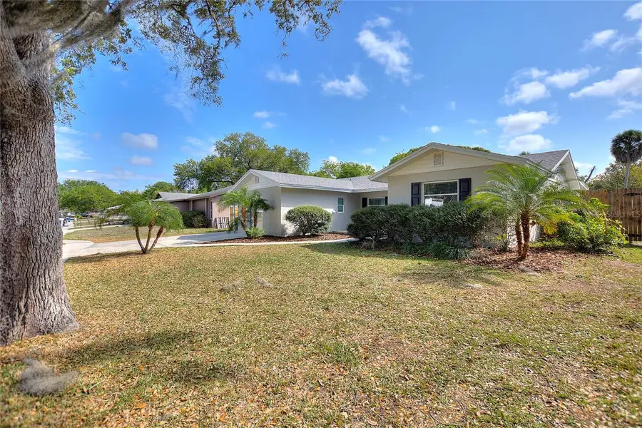 3301 Woodmont Drive, Sarasota, FL 34232 - Image #3