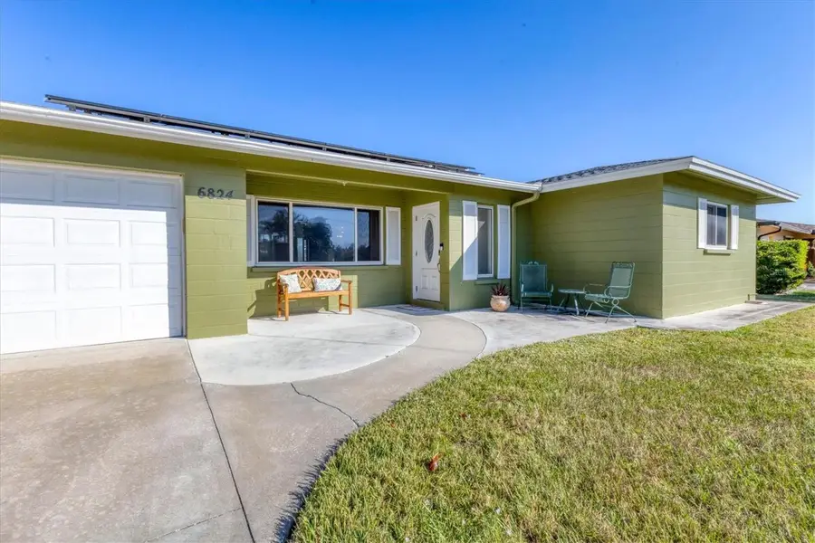 6824 Roxbury Drive, Sarasota, FL 34231 - Image #2