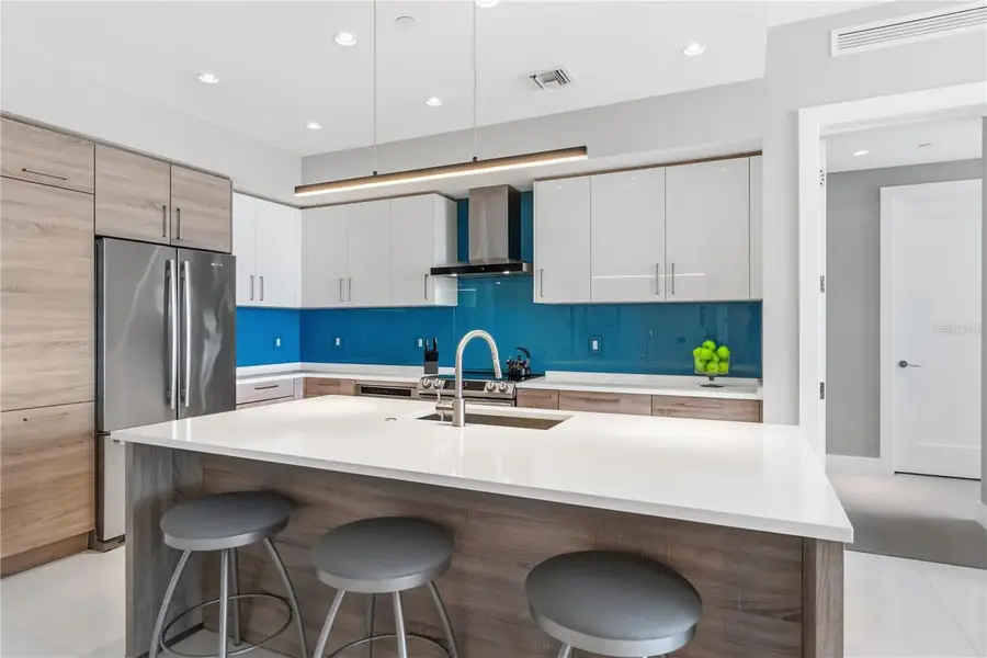 111 S Pineapple Avenue #905, Sarasota, FL 34236 - Image #2