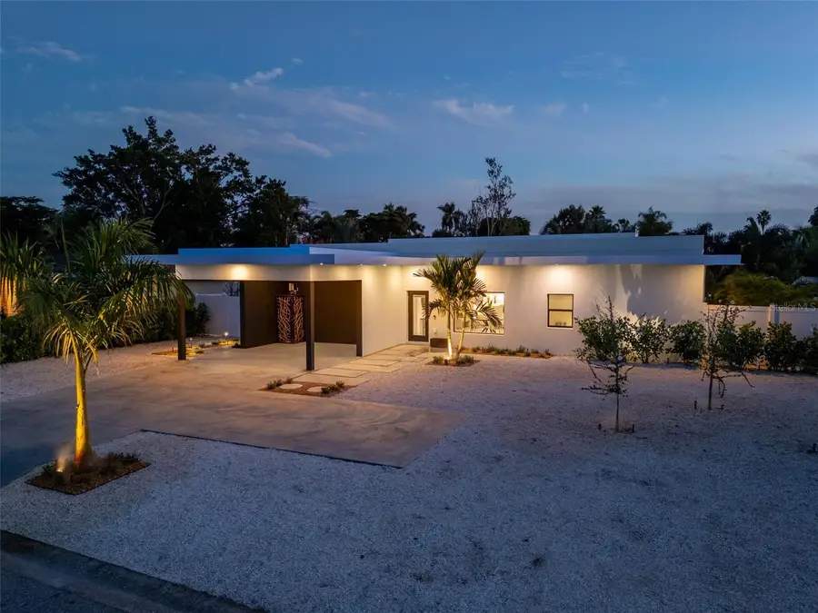 2306 Valencia Drive, Sarasota, FL 34239 - Image #2