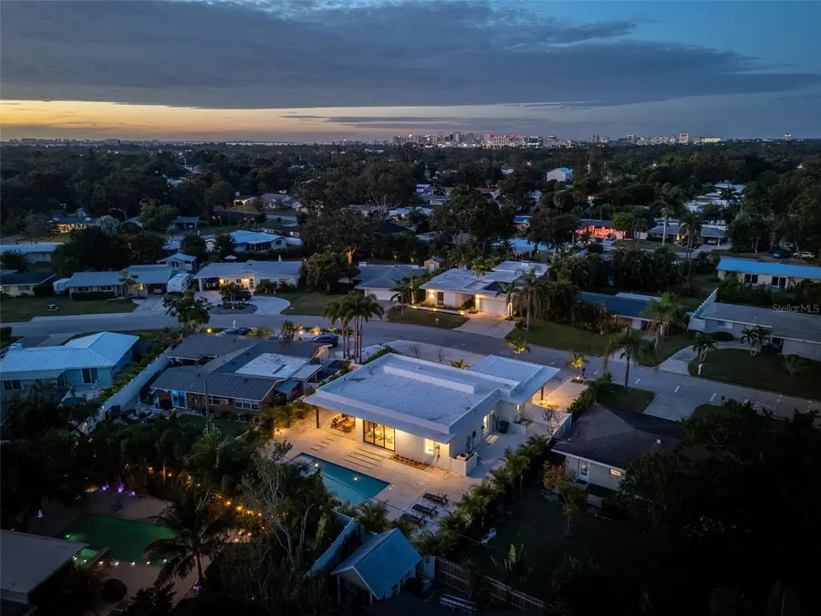 2306 Valencia Drive, Sarasota, FL 34239 - Image #3