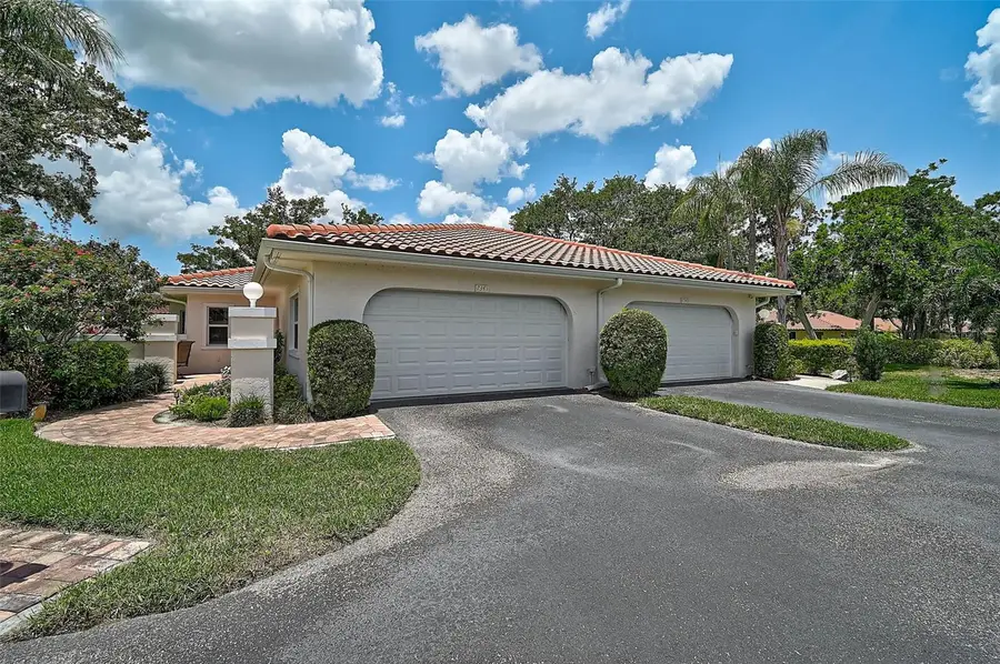 7341 Golf Pointe Circle, Sarasota, FL 34243 - Image #2