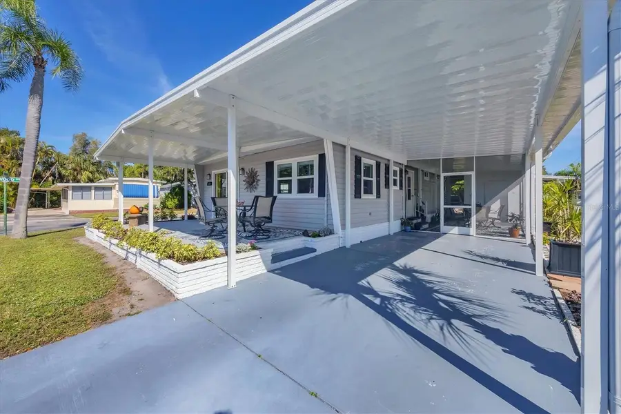 131 Oakwood Lane, Sarasota, FL 34237 - Image #3