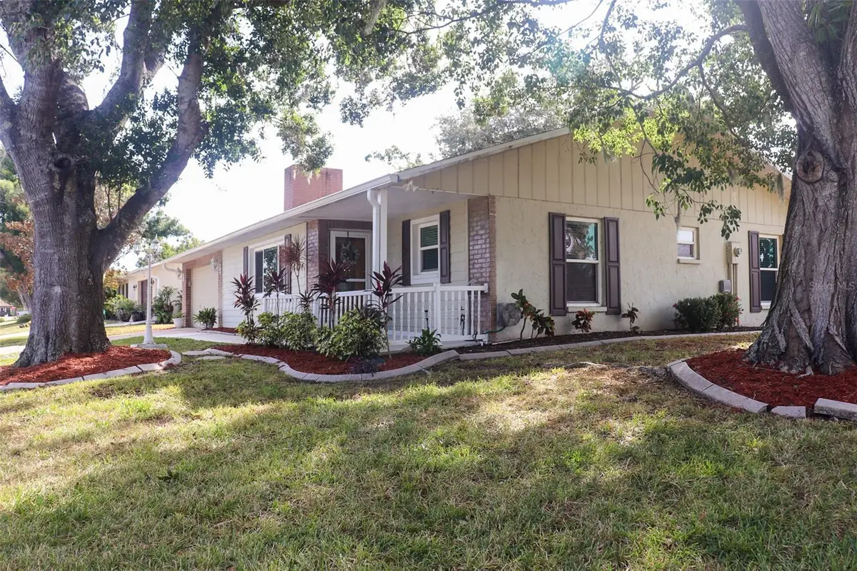 5004 Brandeis Circle N, Sarasota, FL 34243 - Image #1