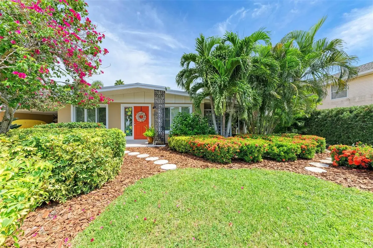 136 Crescent Dr, Anna Maria, FL 34216 - Image #1