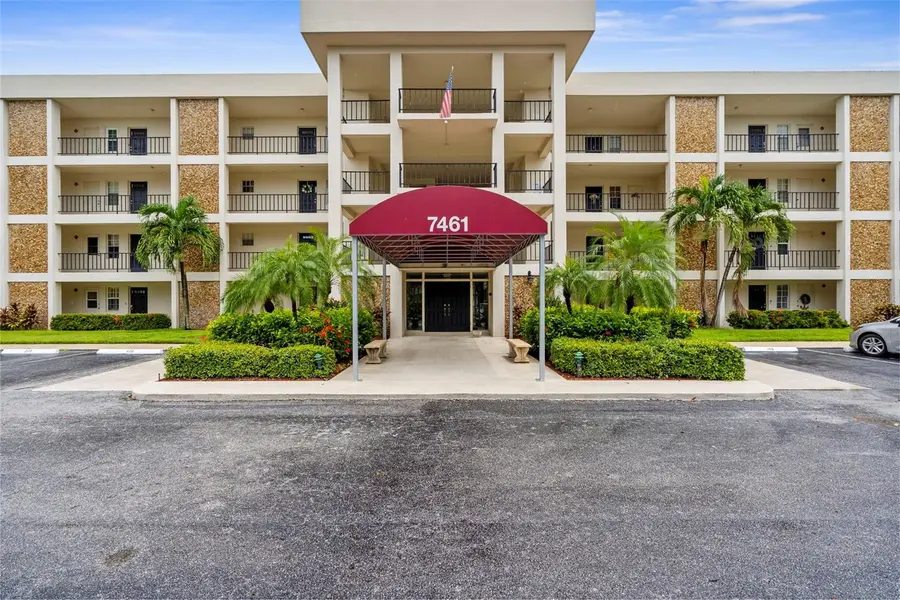 7461 W Country Club Drive N #301, Sarasota, FL 34243 - Image #2