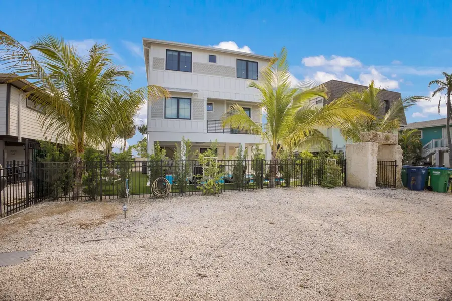 2415 Avenue B, Bradenton Beach, FL 34217 - Image #2