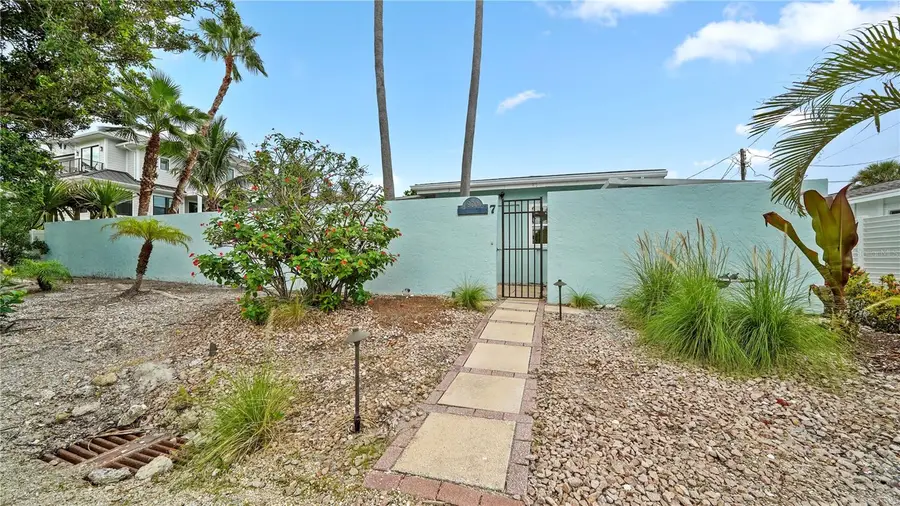 160 Harrison Drive #7, Sarasota, FL 34236 - Image #3