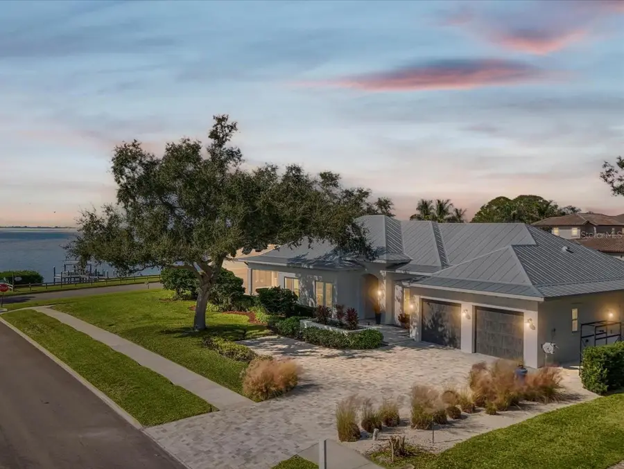 7927 Longbay Boulevard, Sarasota, FL 34243 - Image #2