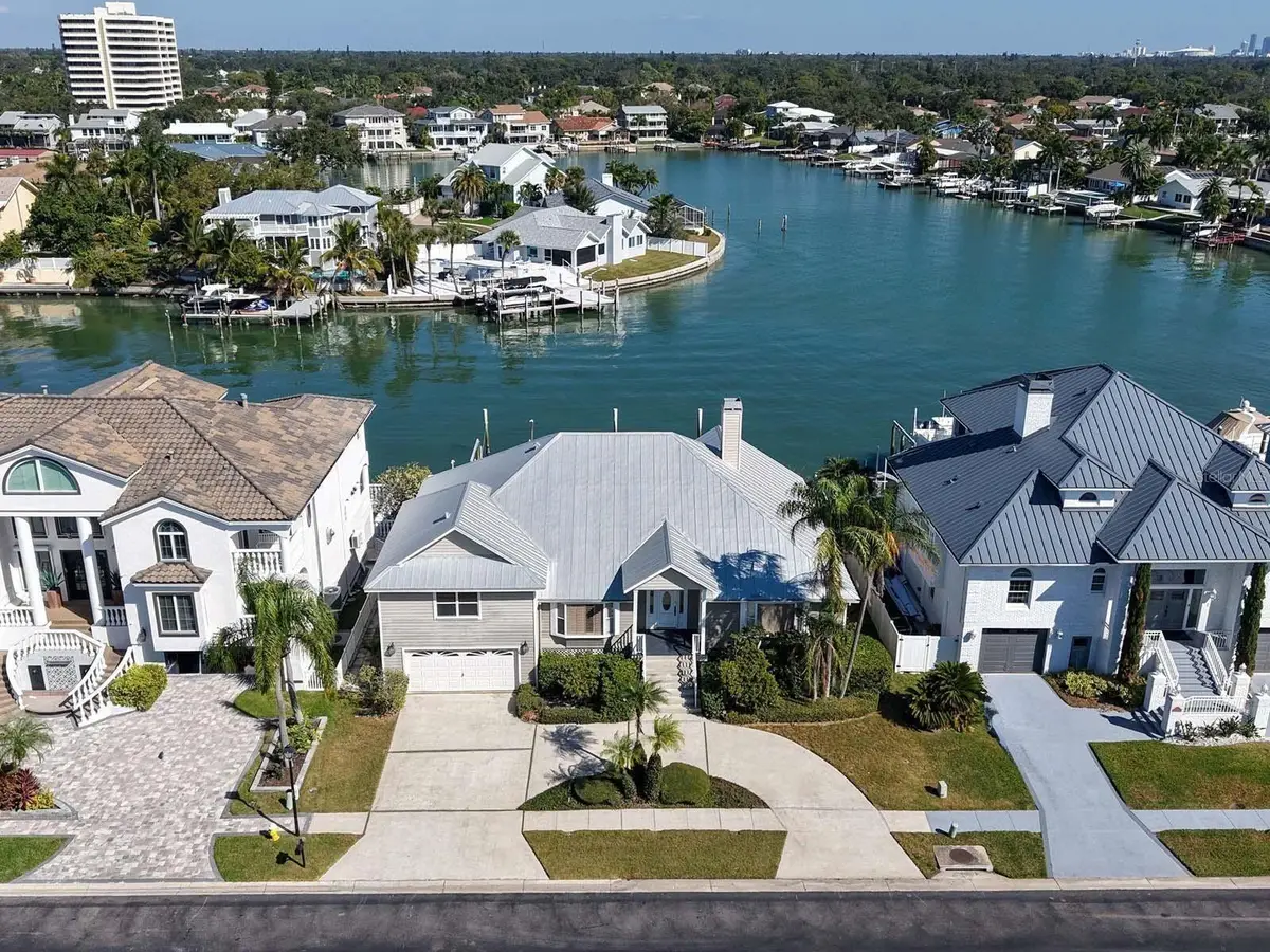 5947 Bayview Circle S, Gulfport, FL 33707 - Image #1
