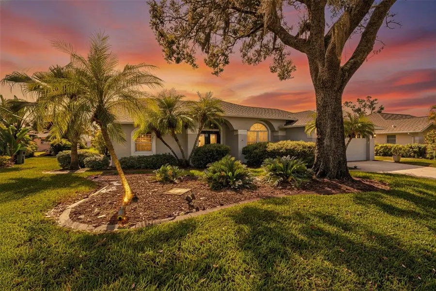 439 Lake Of The Woods Drive, Venice, FL 34293 - Image #3