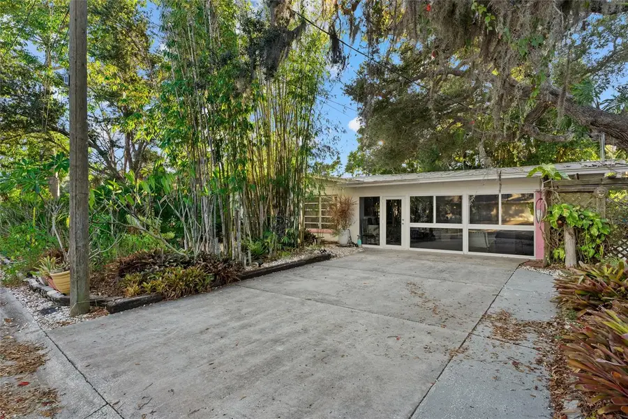 2207 Hickory Avenue, Sarasota, FL 34234 - Image #2