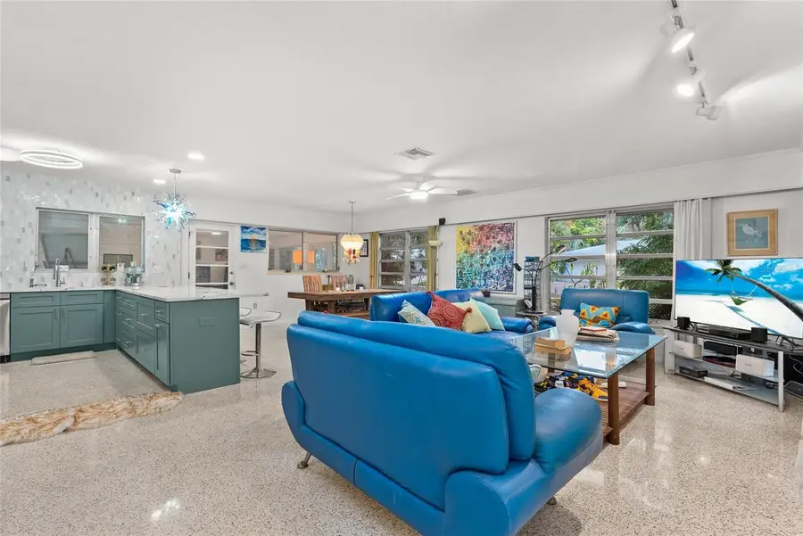 2207 Hickory Avenue, Sarasota, FL 34234 - Image #3