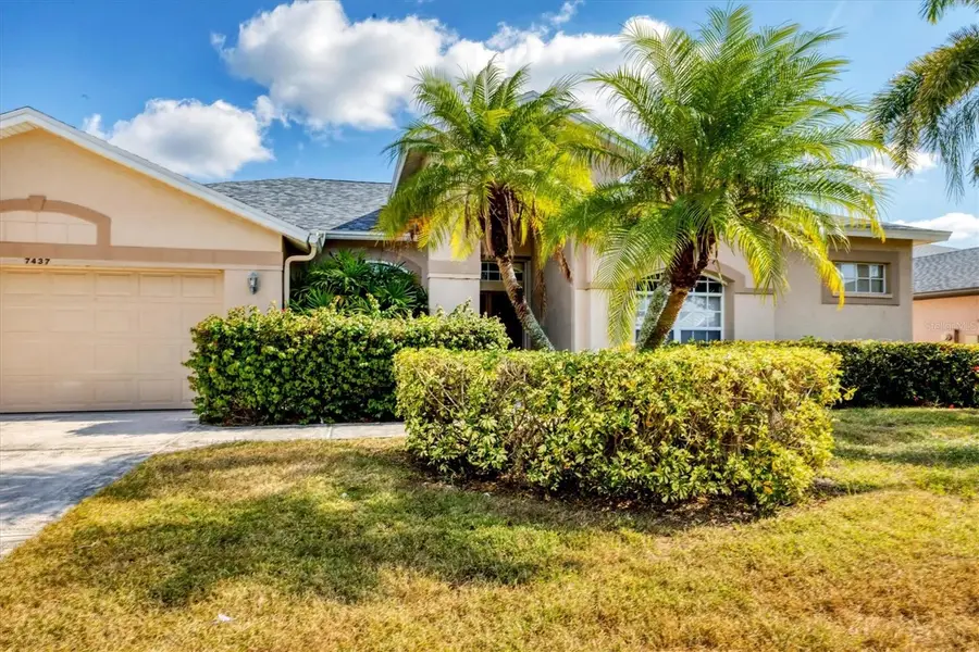 7437 Featherstone Boulevard, Sarasota, FL 34238 - Image #2