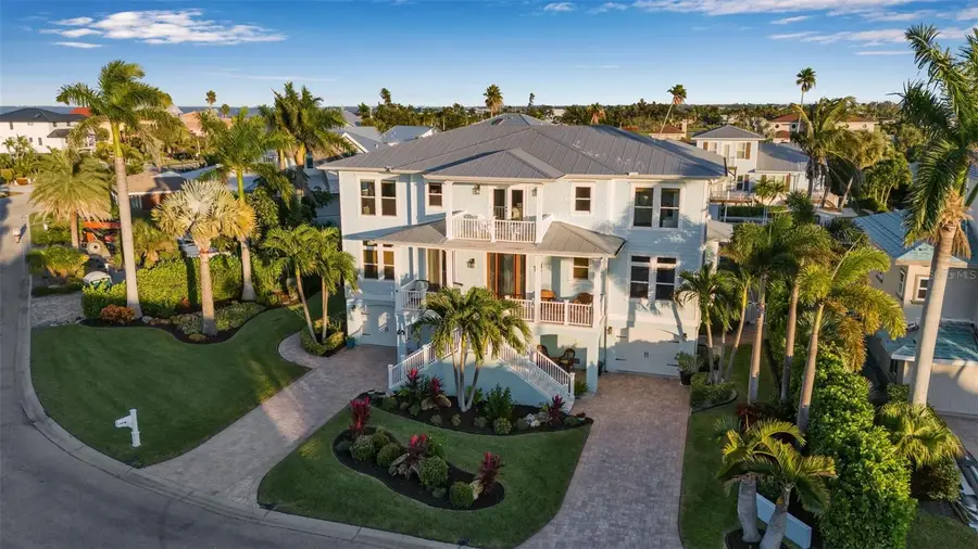 718 Key Royale Drive, Holmes Beach, FL 34217 - Image #2