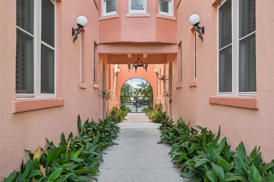 1221 N Palm Avenue #207, Sarasota, FL 34236 - Image #2