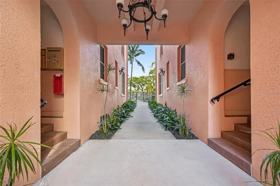 1221 N Palm Avenue #207, Sarasota, FL 34236 - Image #3