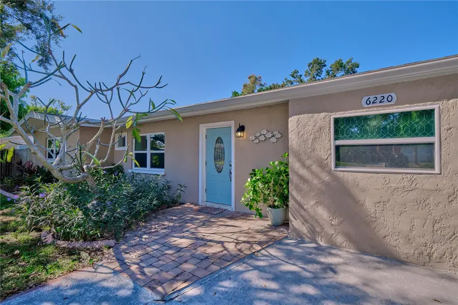 6220 Murdock Avenue, Sarasota, FL 34231 - Image #2