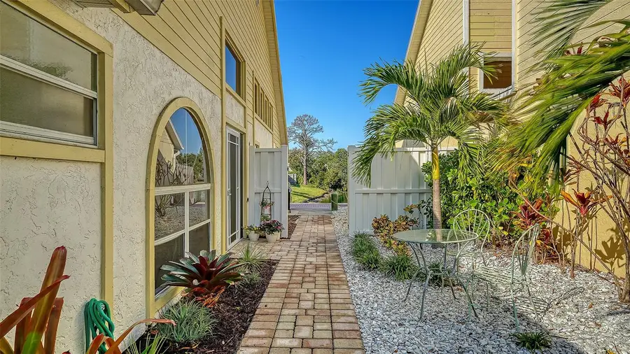 7833 Ontario Street Circle, Sarasota, FL 34243 - Image #3