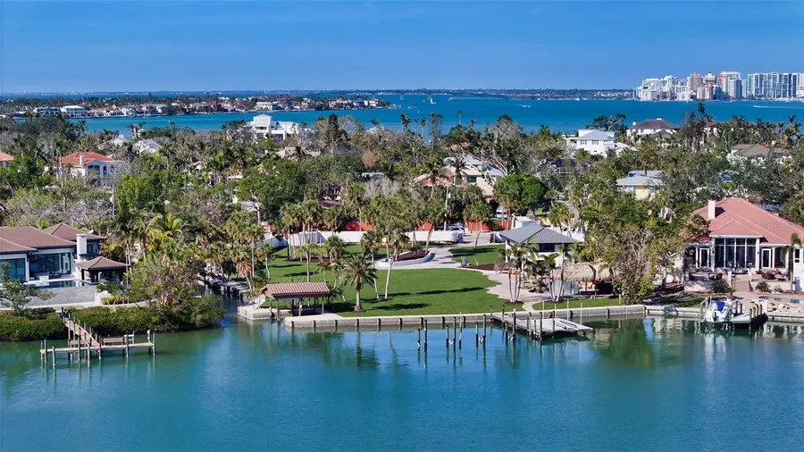 684 Freeling Drive, Sarasota, FL 34242 - Image #3