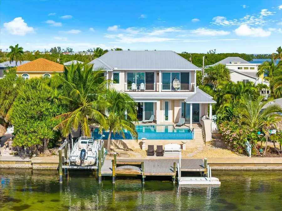 511 Bayview Drive, Holmes Beach, FL 34217 - Image #2