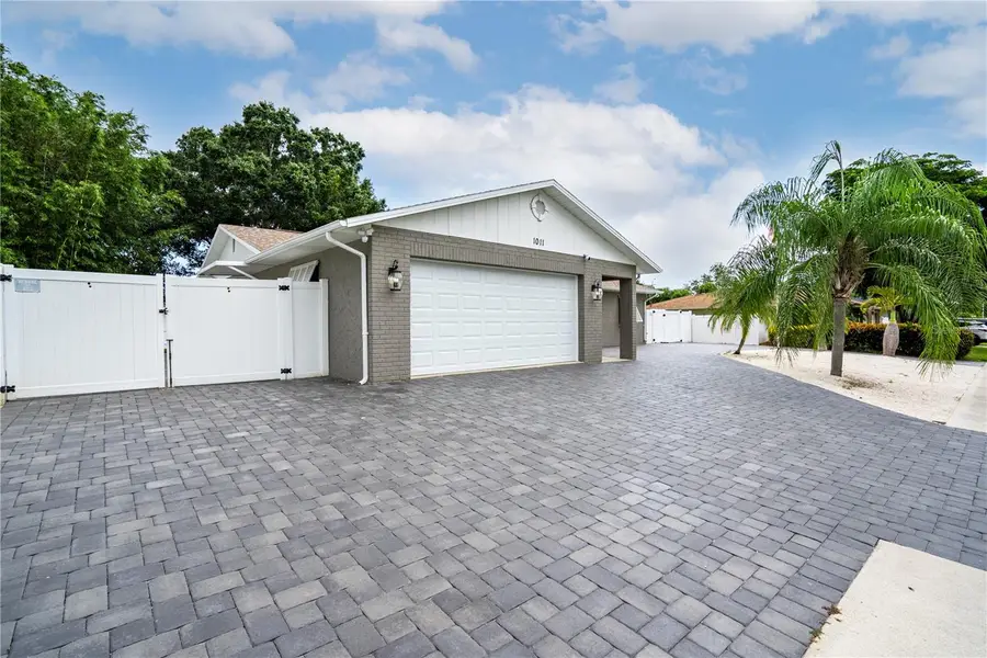 1011 67th Avenue Drive W, Bradenton, FL 34207 - Image #3