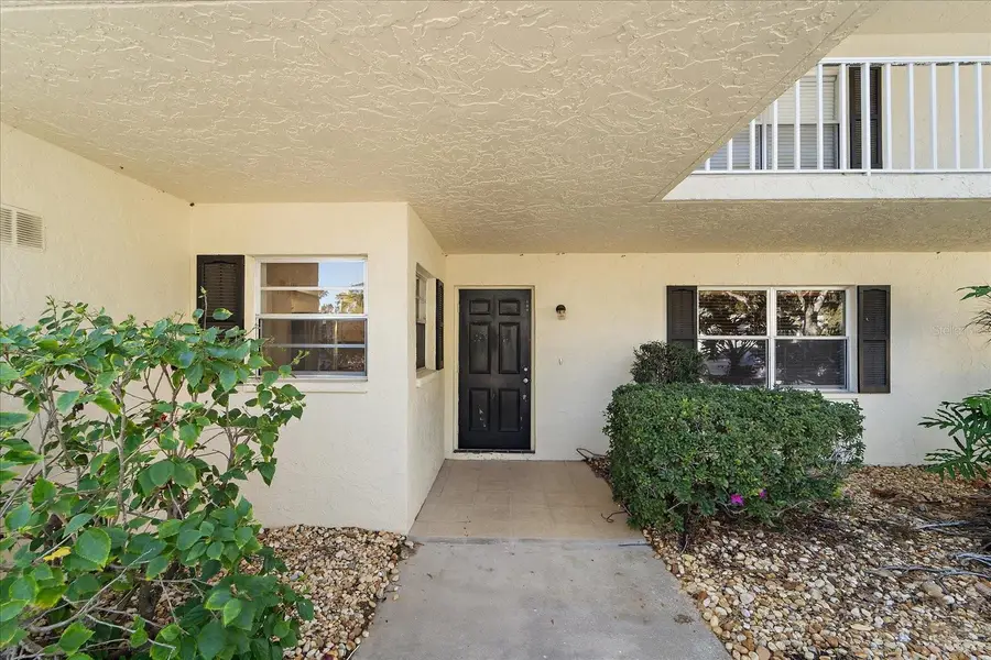 7860 Palm Aire Lane #104, Sarasota, FL 34243 - Image #2