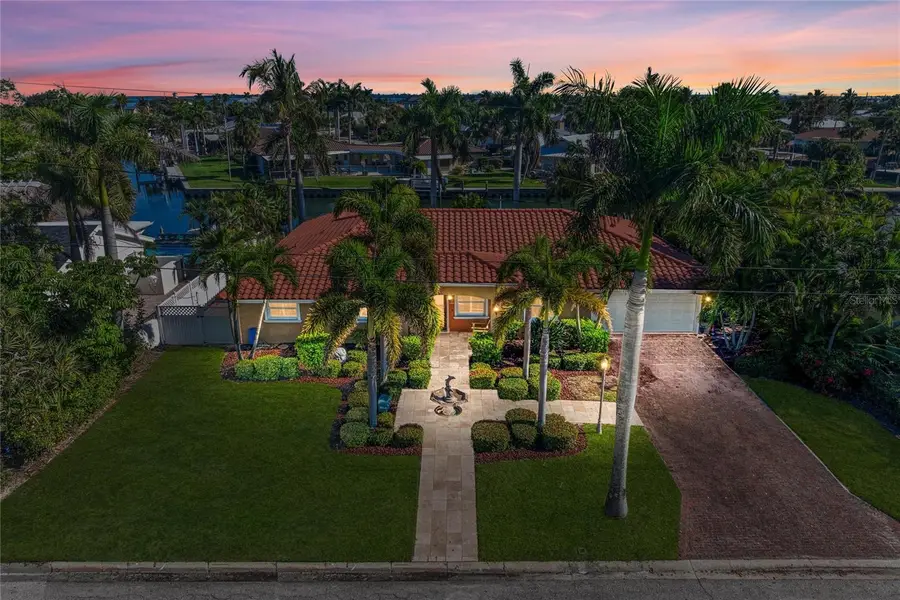 608 Hampshire Lane, Holmes Beach, FL 34217 - Image #3