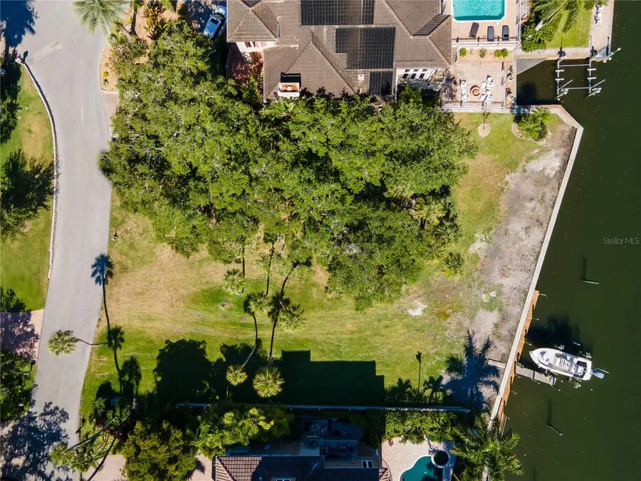 955 Whitakers Lane, Sarasota, FL 34236 - Image #2