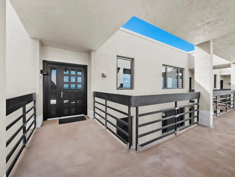 1135 Gulf Of Mexico Drive #605, Longboat Key, FL 34228 - Image #2