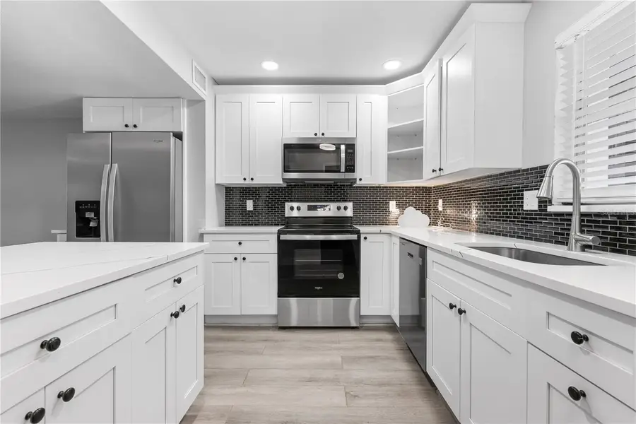 3333 Ramblewood Place, Sarasota, FL 34237 - Image #2