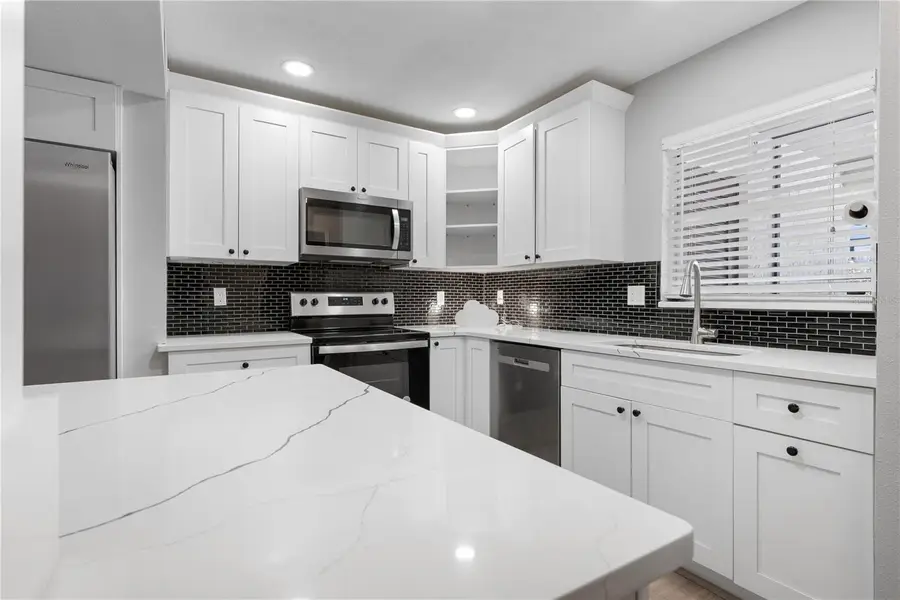 3333 Ramblewood Place, Sarasota, FL 34237 - Image #3