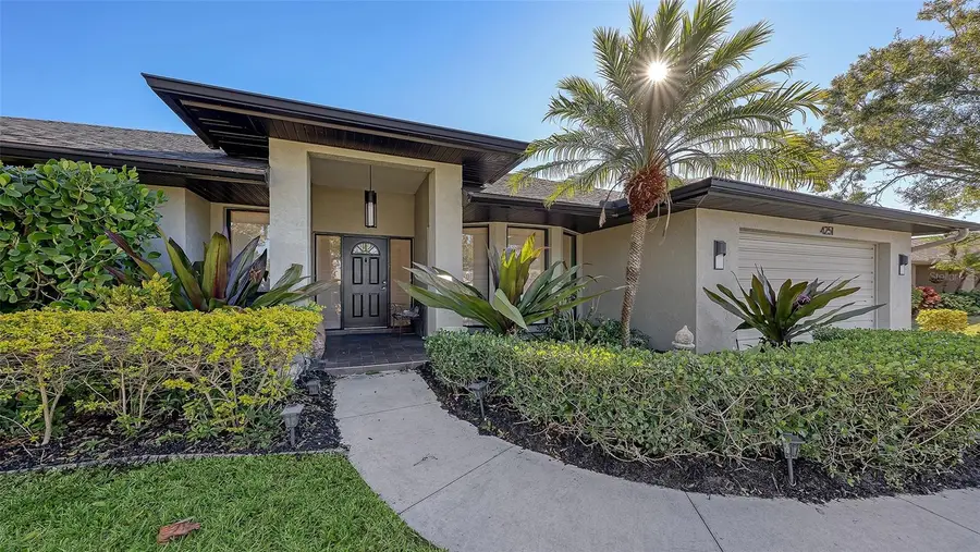 4251 Pasadena Circle, Sarasota, FL 34233 - Image #3