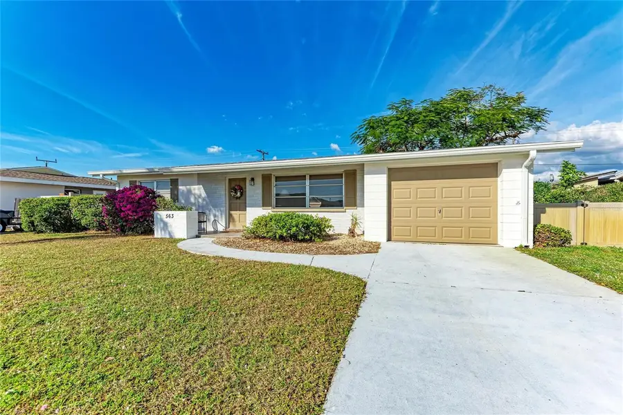 563 Oxford Drive, Venice, FL 34293 - Image #2