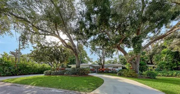 1672 Shoreland Drive, SARASOTA, FL 34239