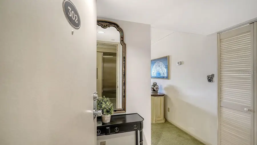 1125 W Peppertree Drive #302, Sarasota, FL 34242 - Image #2