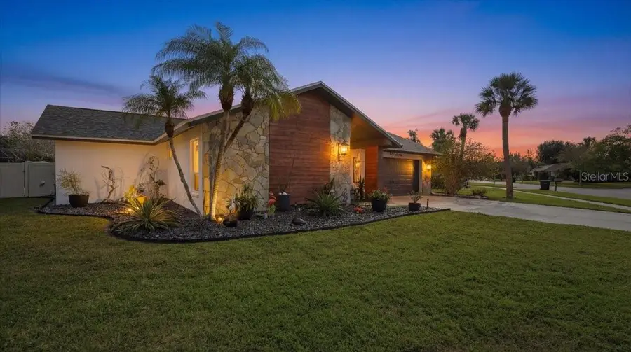 6530 Waterford Circle, Sarasota, FL 34238 - Image #3