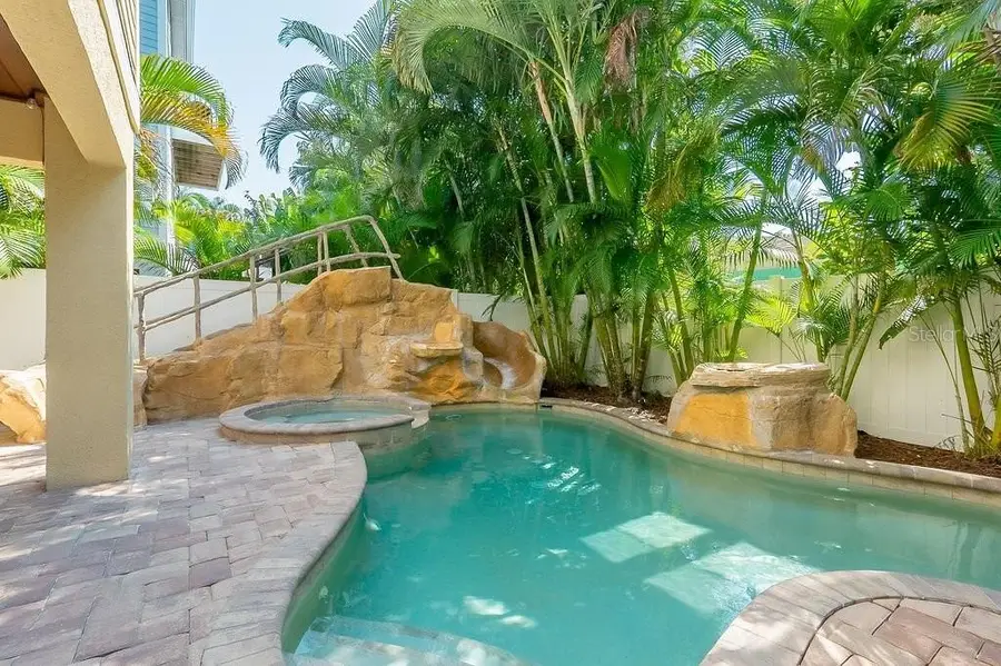 6908 Holmes Boulevard, Holmes Beach, FL 34217 - Image #2