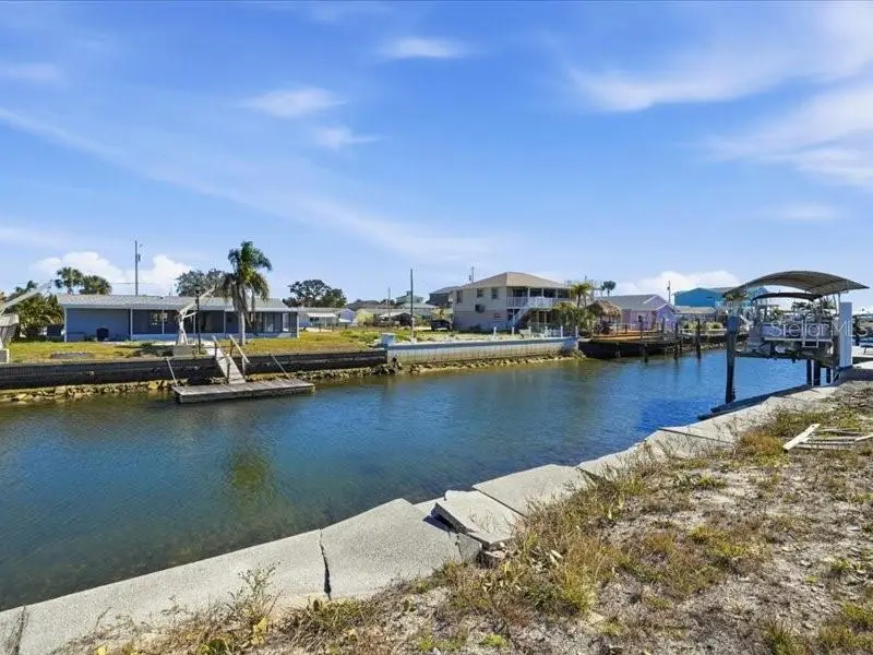 13612 Garris Dr, Hudson, FL 34667 - #2