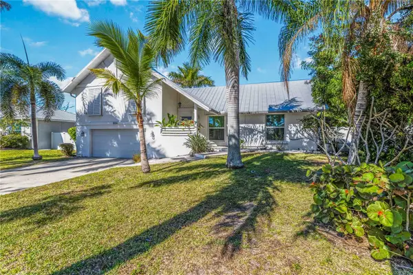 8004 22nd Avenue W, BRADENTON, FL 34209