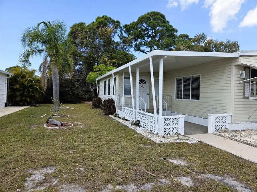 302 Oakwood Boulevard W, Sarasota, FL 34237 - Image #3