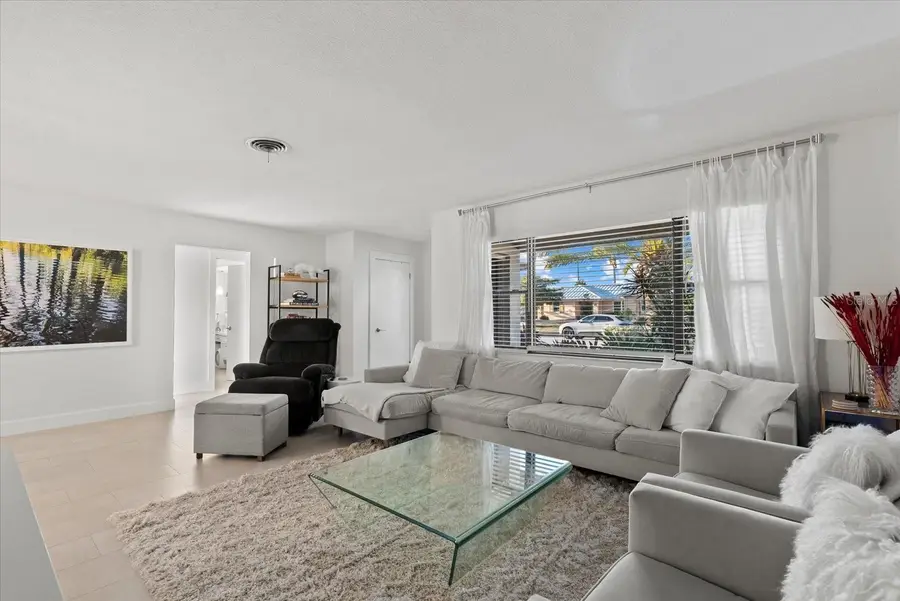 6835 Roxbury Drive, Sarasota, FL 34231 - #2