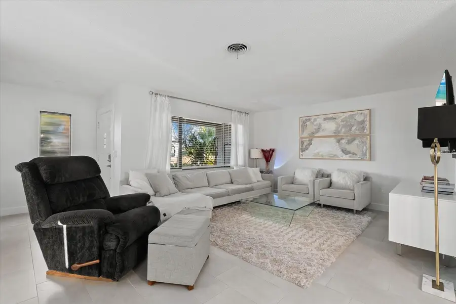 6835 Roxbury Drive, Sarasota, FL 34231 - #3