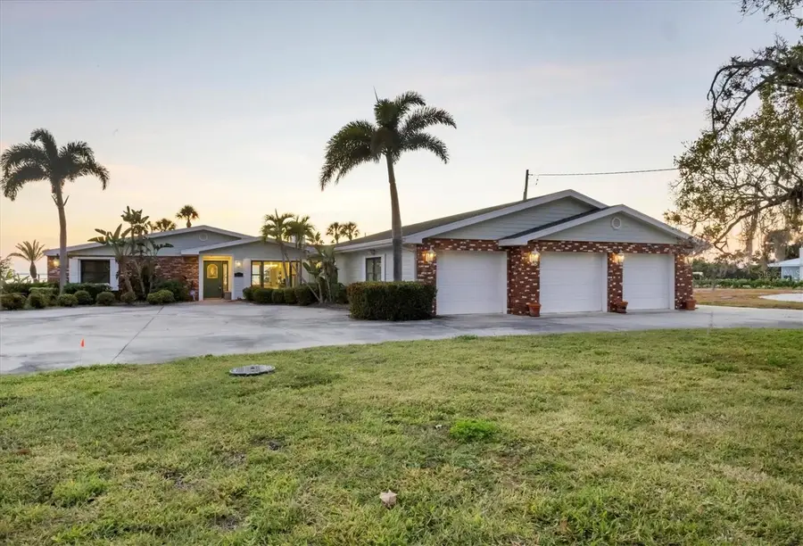 7318 Westmoreland Drive, Sarasota, FL 34243 - Image #2