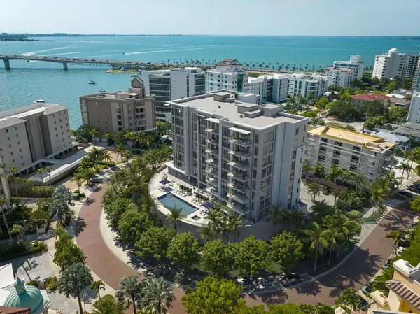 325 Golden Gate Point #1002, SARASOTA, FL 34236