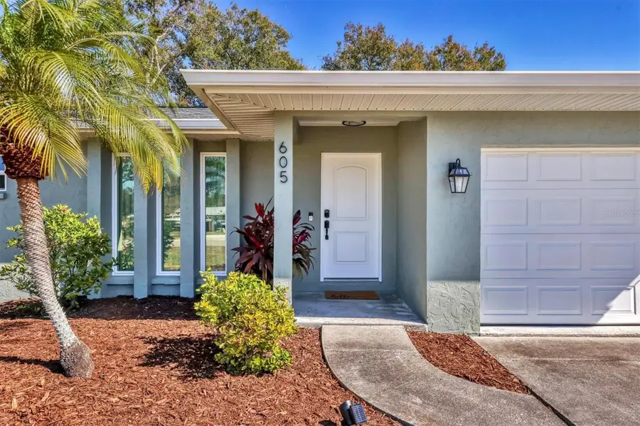 605 Albritton Avenue, Sarasota, FL 34232 - Image #2