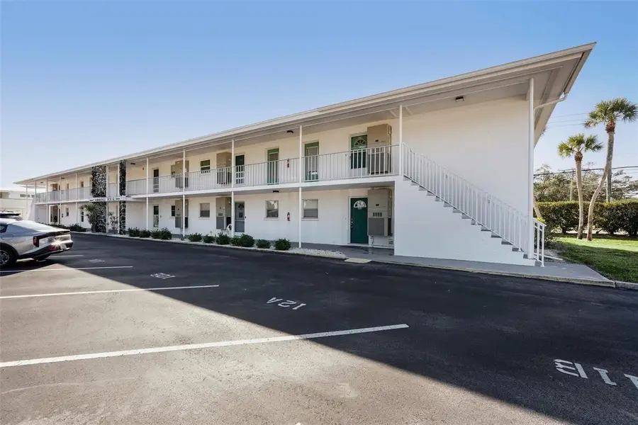 3900 Roxane Boulevard #8B, Sarasota, FL 34235 - Image #3